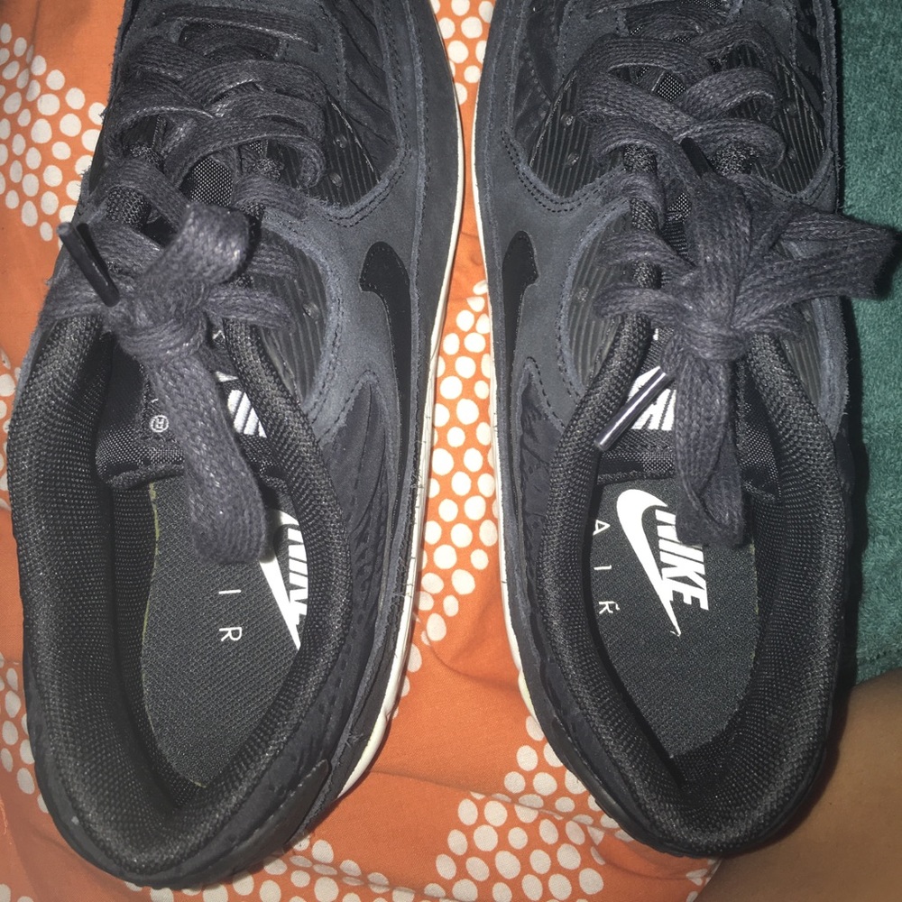 Shoes - Picture 2 of 2